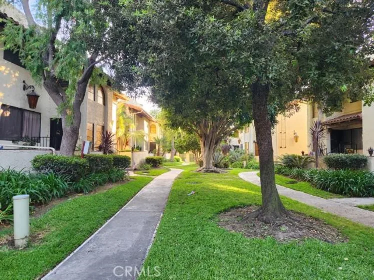 400 S Flower Street #41 photo 16