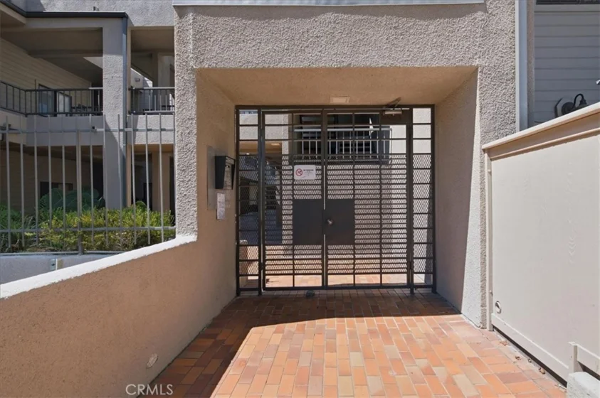 1310 E Orange Grove #102 photo 5