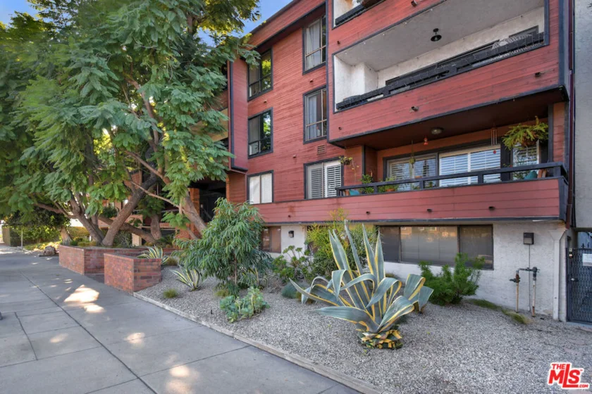 4425 Whitsett Avenue #218 photo 1