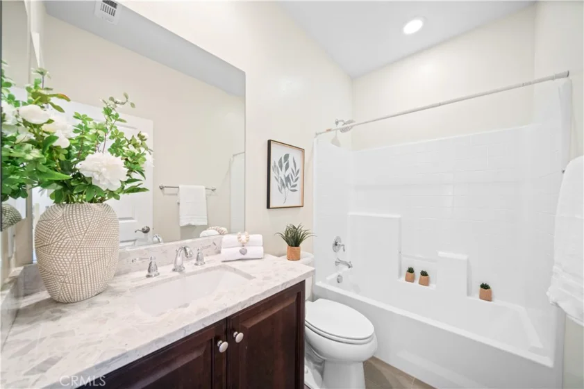 222 Compass photo 34