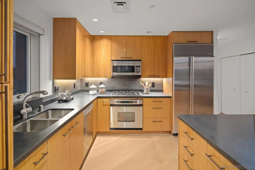 700 W Harbor #2101 photo 13