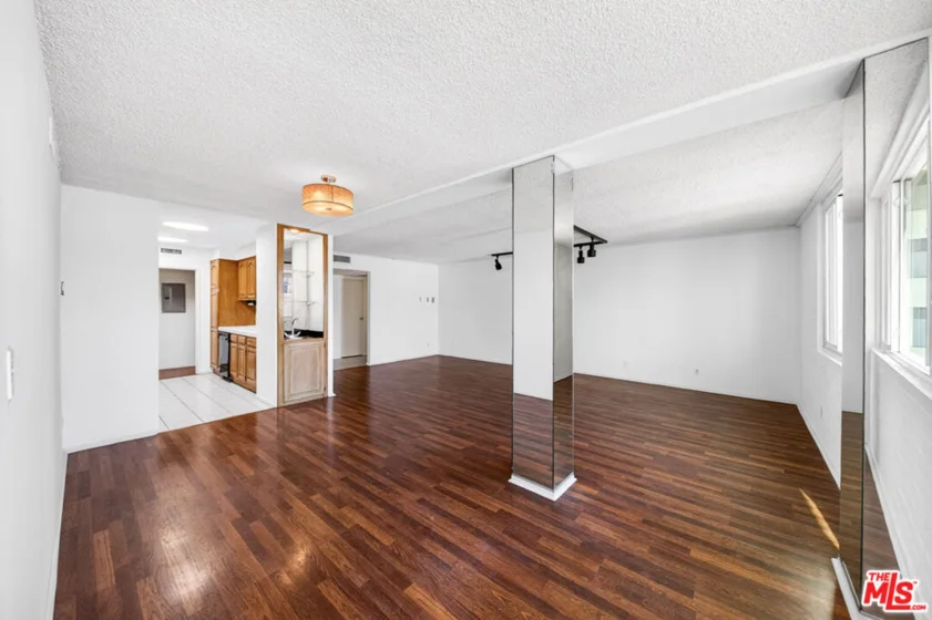 540 Kelton Avenue #402 photo 5