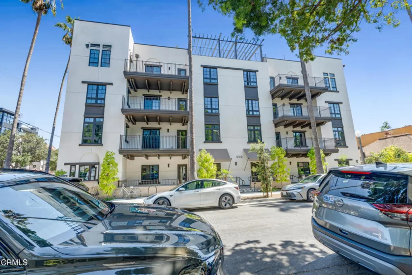 139 S Oak Knoll Avenue #303 photo 1