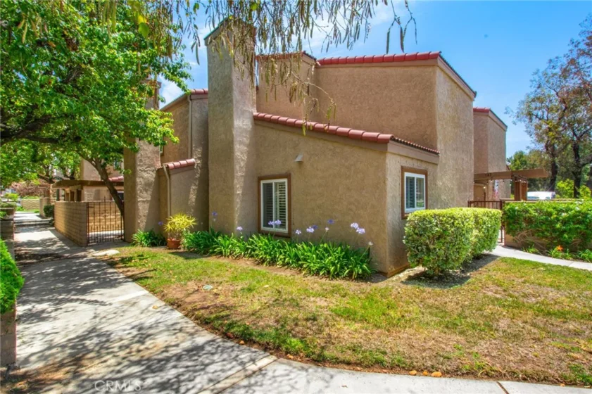 1413 Vista Grande #122 photo 1