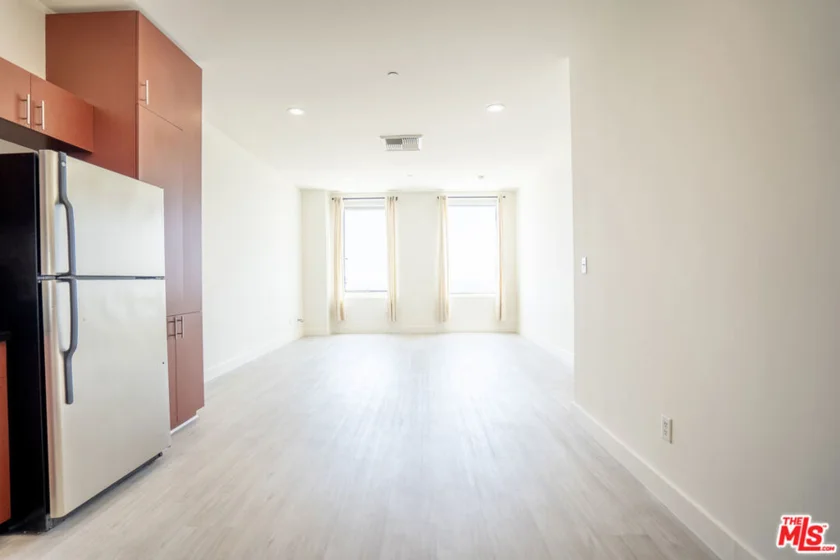 3810 Wilshire Boulevard #1209 photo 5