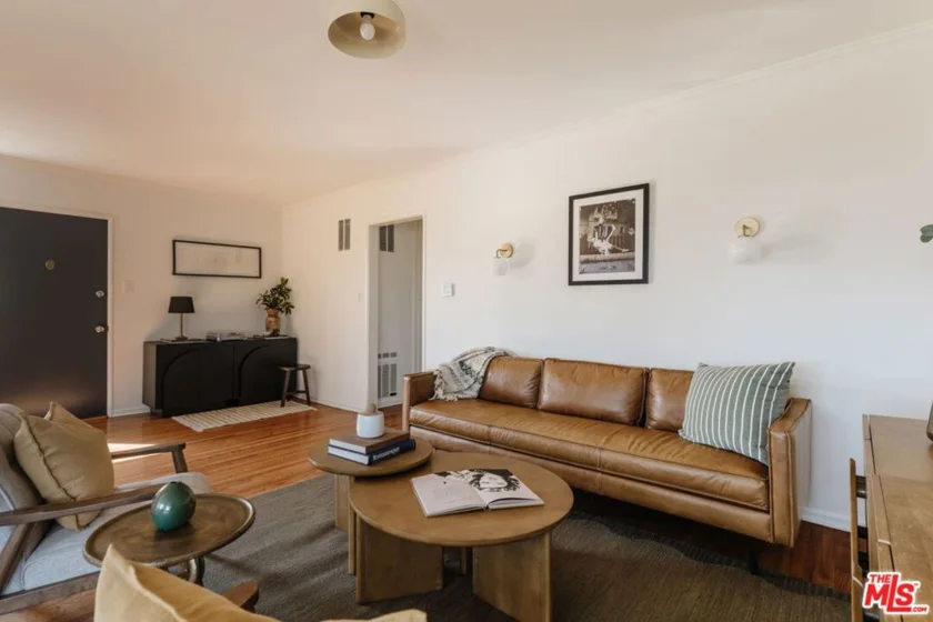 2021 Hillhurst Avenue #8 photo 3