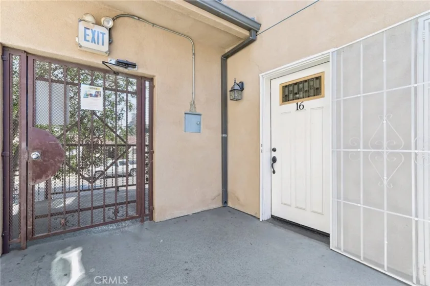 14618 Gilmore Street #16 photo 18