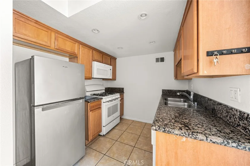 1327 Massachusetts #205 photo 7