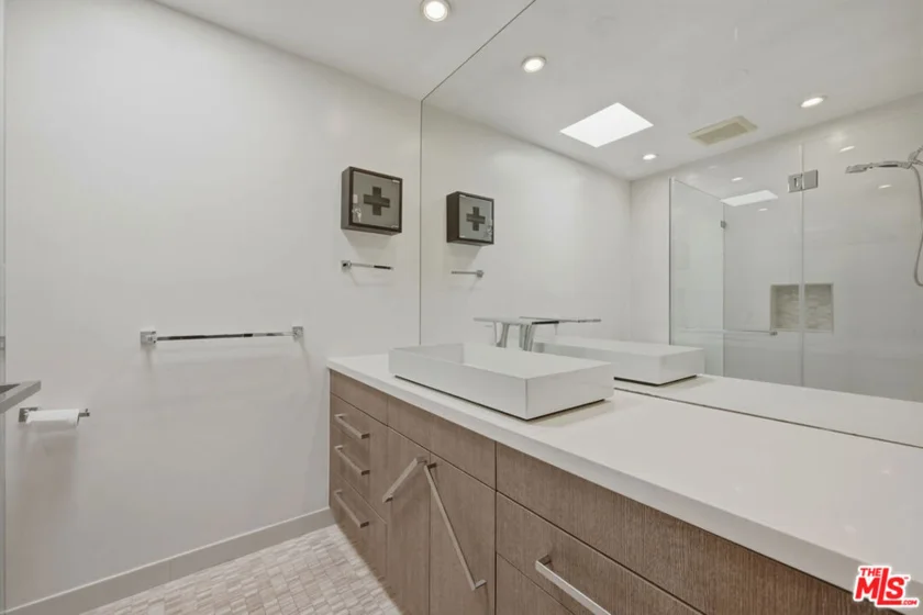 1121 N Olive Drive #302 photo 22