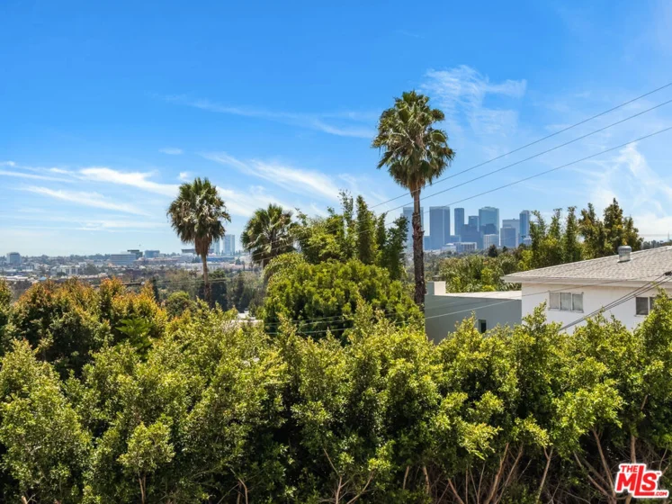 999 N Doheny Drive #211 photo 7