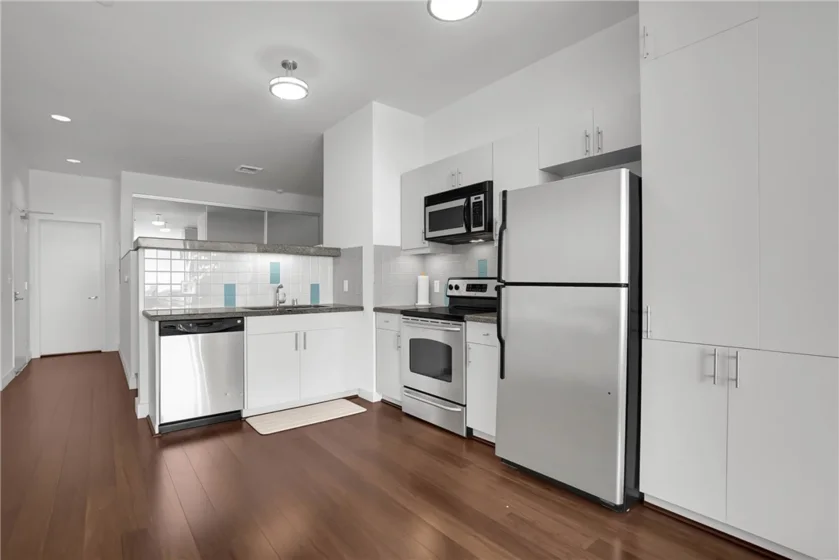 3810 Wilshire Boulevard #1009 photo 7