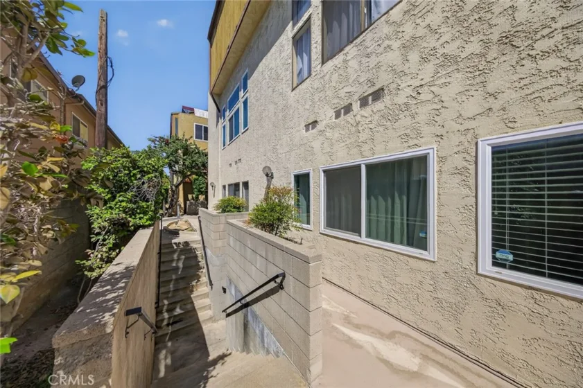 1026 S Marengo Avenue #2 photo 41