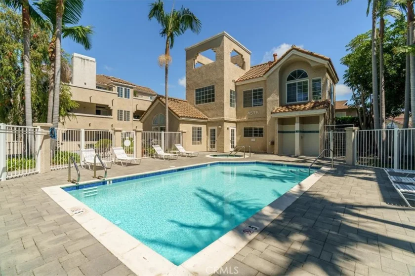 4561 Warner photo 30