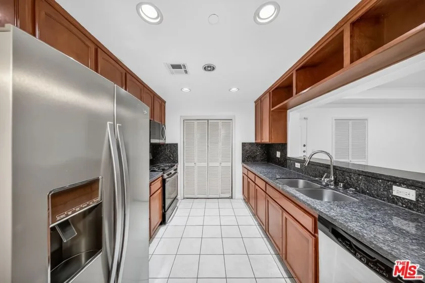 956 S Wilton Place #201 photo 3