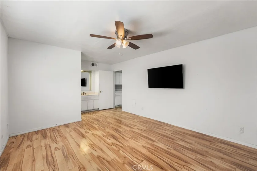 5500 Lindley #106 photo 24