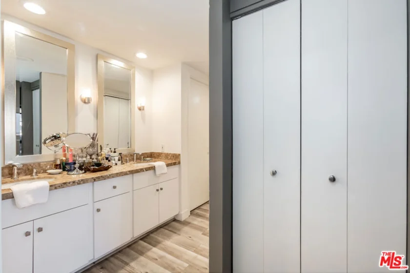 10445 Wilshire Boulevard #1806 photo 23