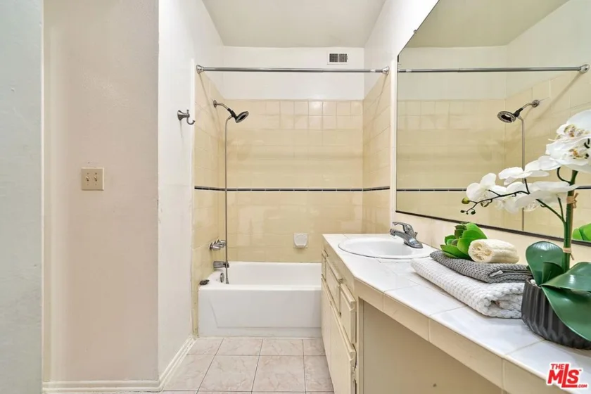 431 S Kingsley Drive #205 photo 25