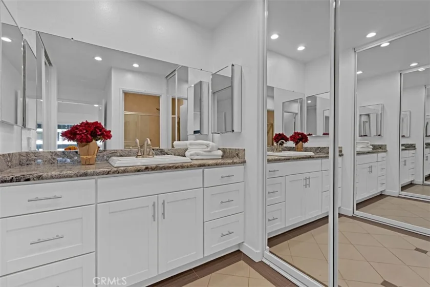 254 Streamwood photo 22