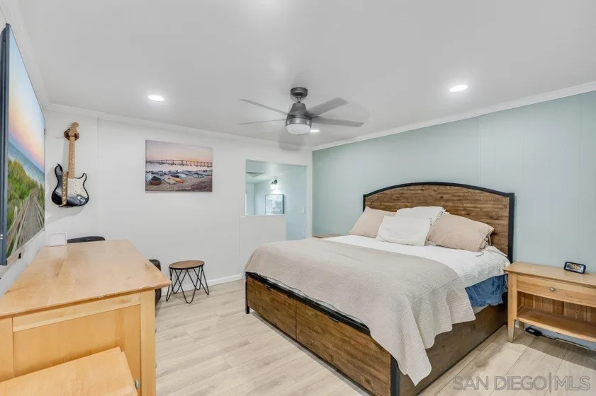 711 Island Court #B photo 9