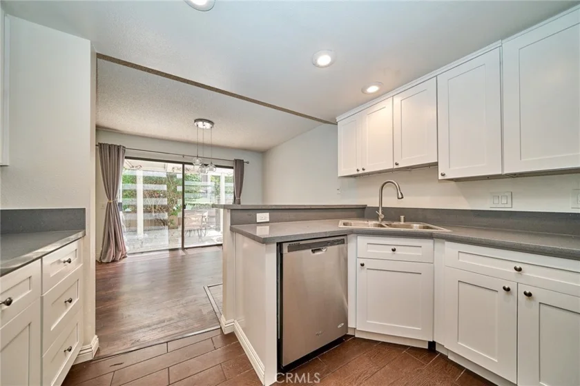 380 Deerfield photo 13