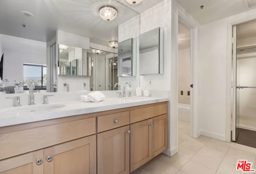 10445 Wilshire Boulevard #703 photo 9