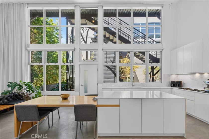 1037 N Laurel Avenue #1 photo 5