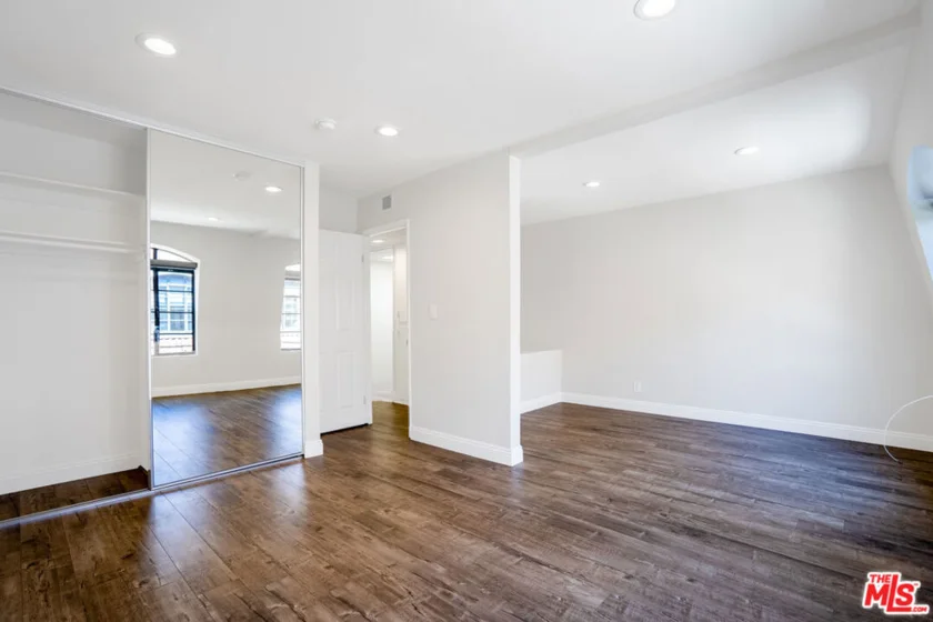 4368 W 8th Street #17 photo 29
