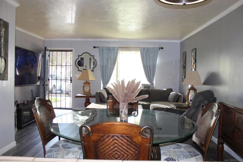 447 Ridgeway Court photo 1