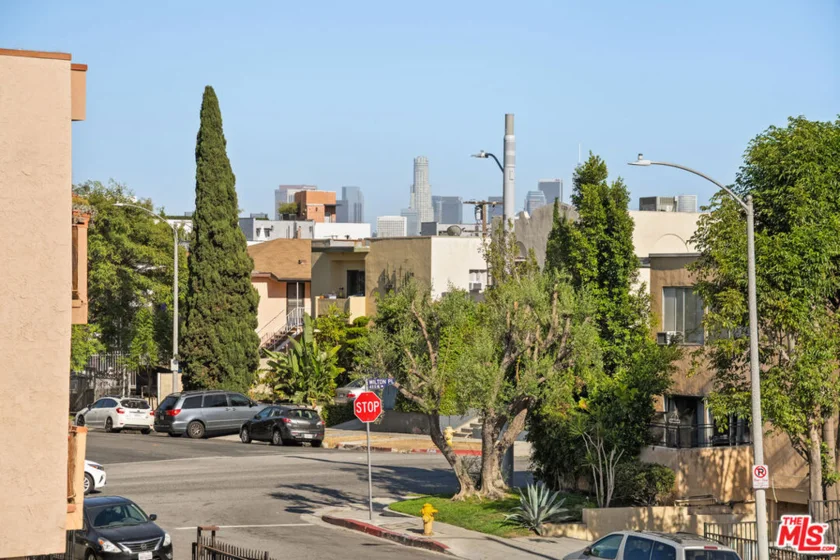 5037 Rosewood Avenue #301 photo 25