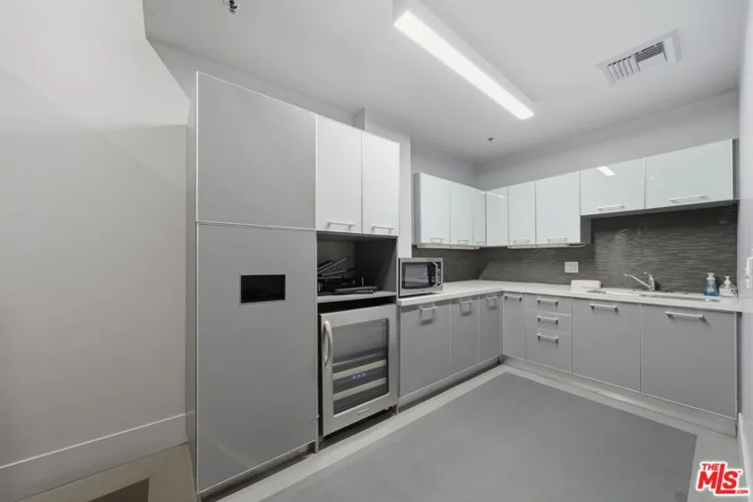 645 W 9th Street #406 photo 32