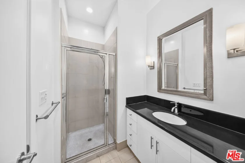 3810 Wilshire Boulevard #1108 photo 35