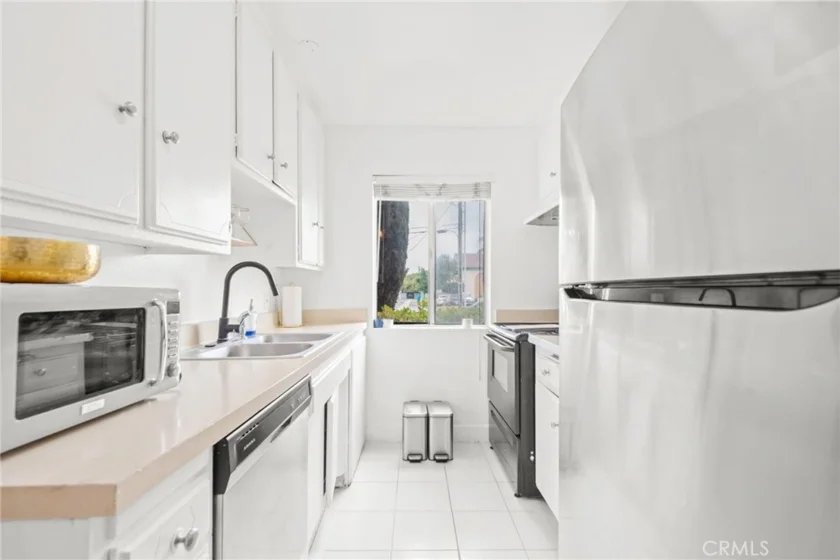 400 N Acacia Avenue #B12 photo 11