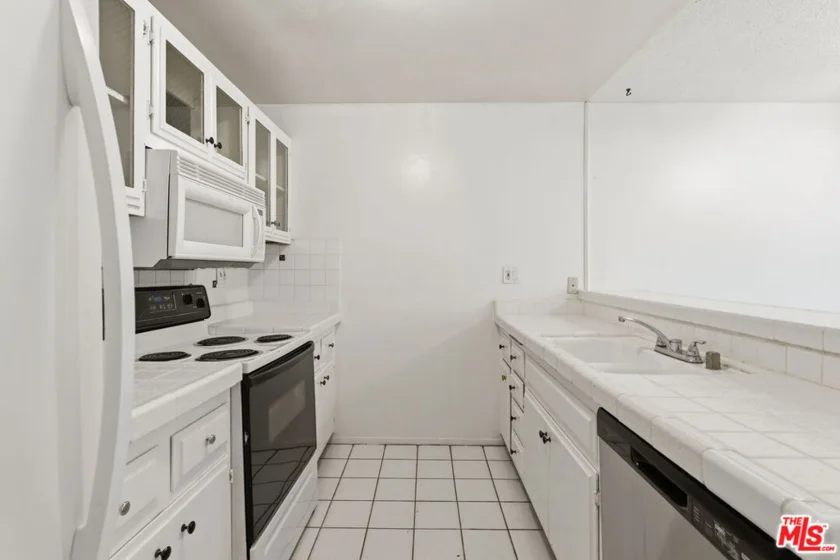 5414 Newcastle Avenue #19 photo 4