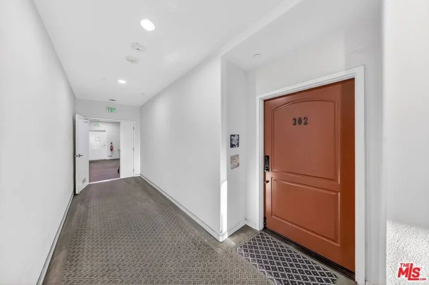 1026 S Oxford Avenue #302 photo 8