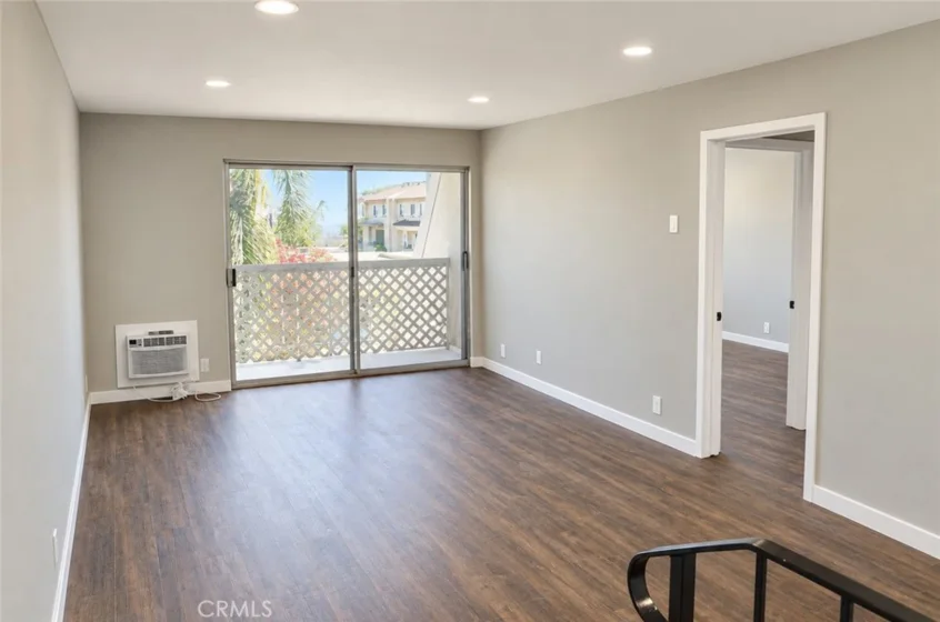3565 Linden #237 photo 2