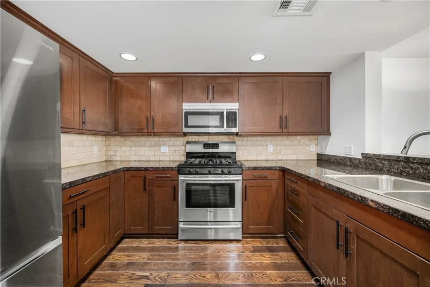 7100 Alvern #309 photo 34