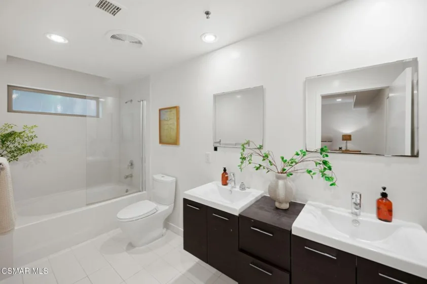 5016 Bakman Avenue #104 photo 27
