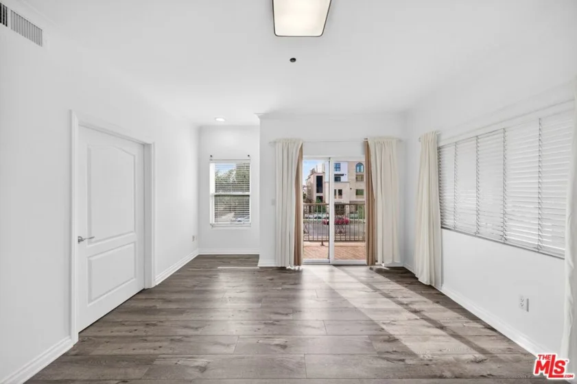 956 S Wilton Place #201 photo 5