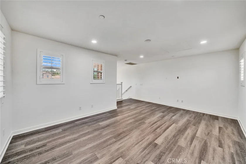 182 Finch photo 29