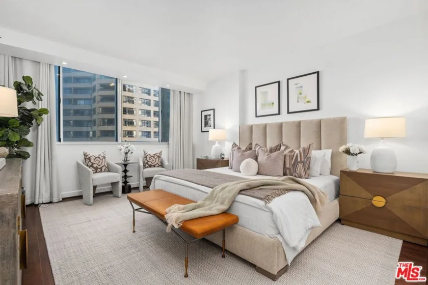 10433 Wilshire Boulevard #602 photo 3