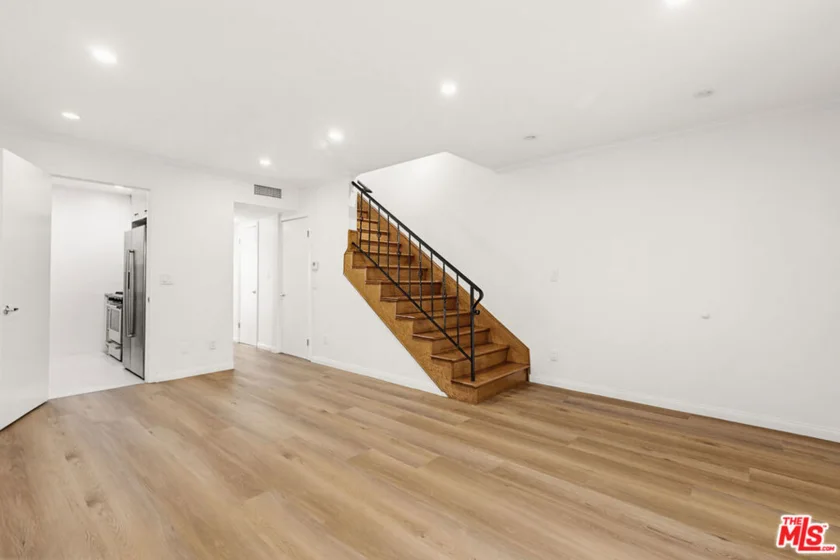 6244 Morse Avenue photo 4