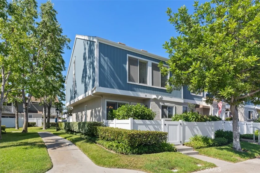 30 Allenwood Lane photo 1