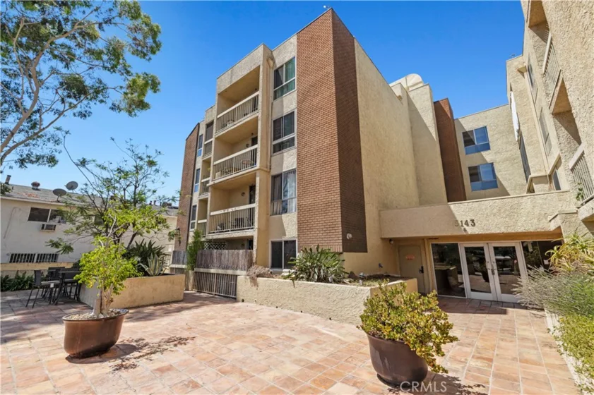 5143 Bakman Avenue #320 photo 36