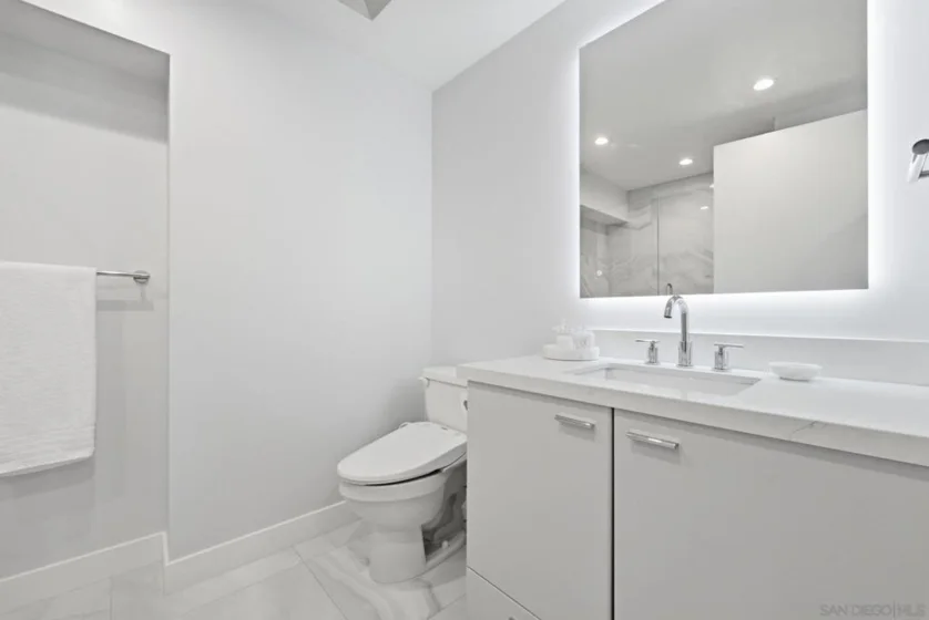 1199 Pacific Highway #3401 photo 23