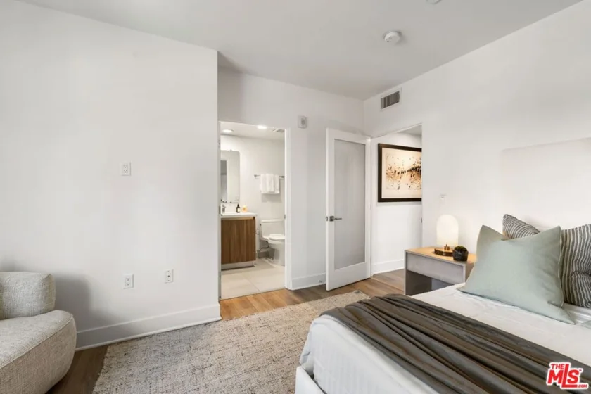 10269 Santa Monica Boulevard photo 14