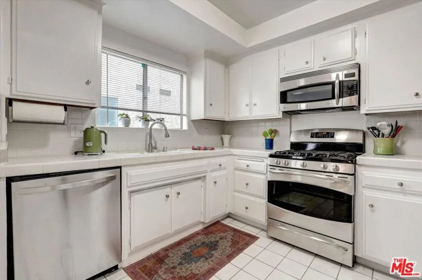 1828 Barry Avenue #4 photo 9