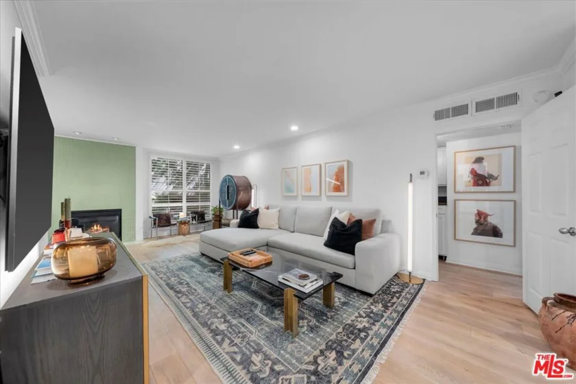 927 N Kings Road #113 photo 1