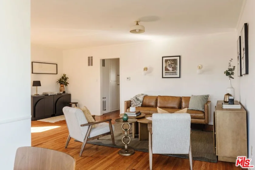 2021 Hillhurst Avenue #8 photo 6
