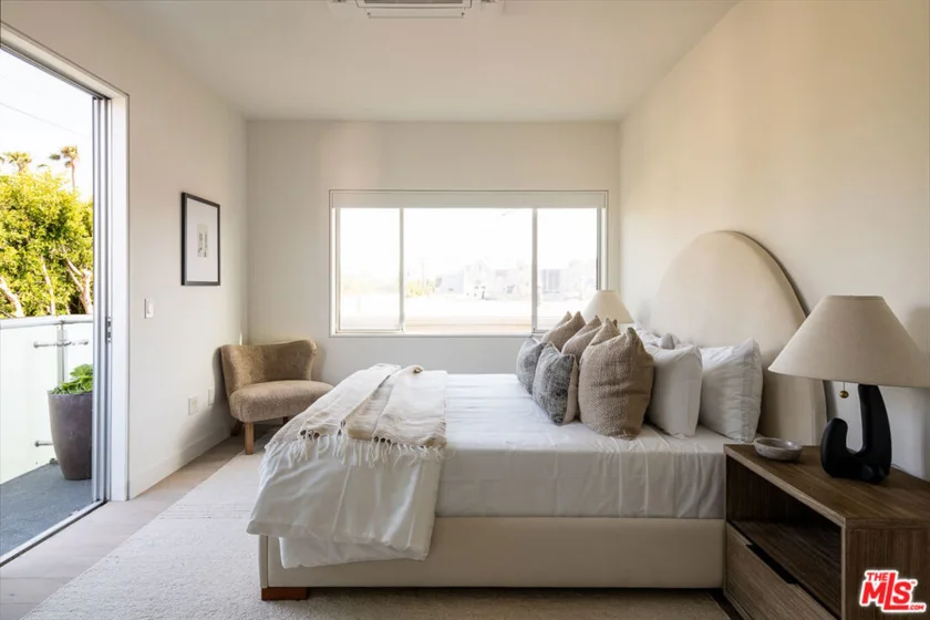 928 N Croft Avenue #303 photo 14