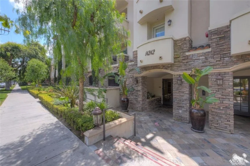 14242 Burbank Boulevard #301 photo 1